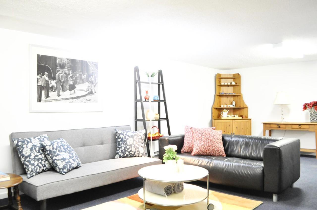 Spacious 2 Bedroom private basement suite in Lynn Canyon North Vancouver Buitenkant foto