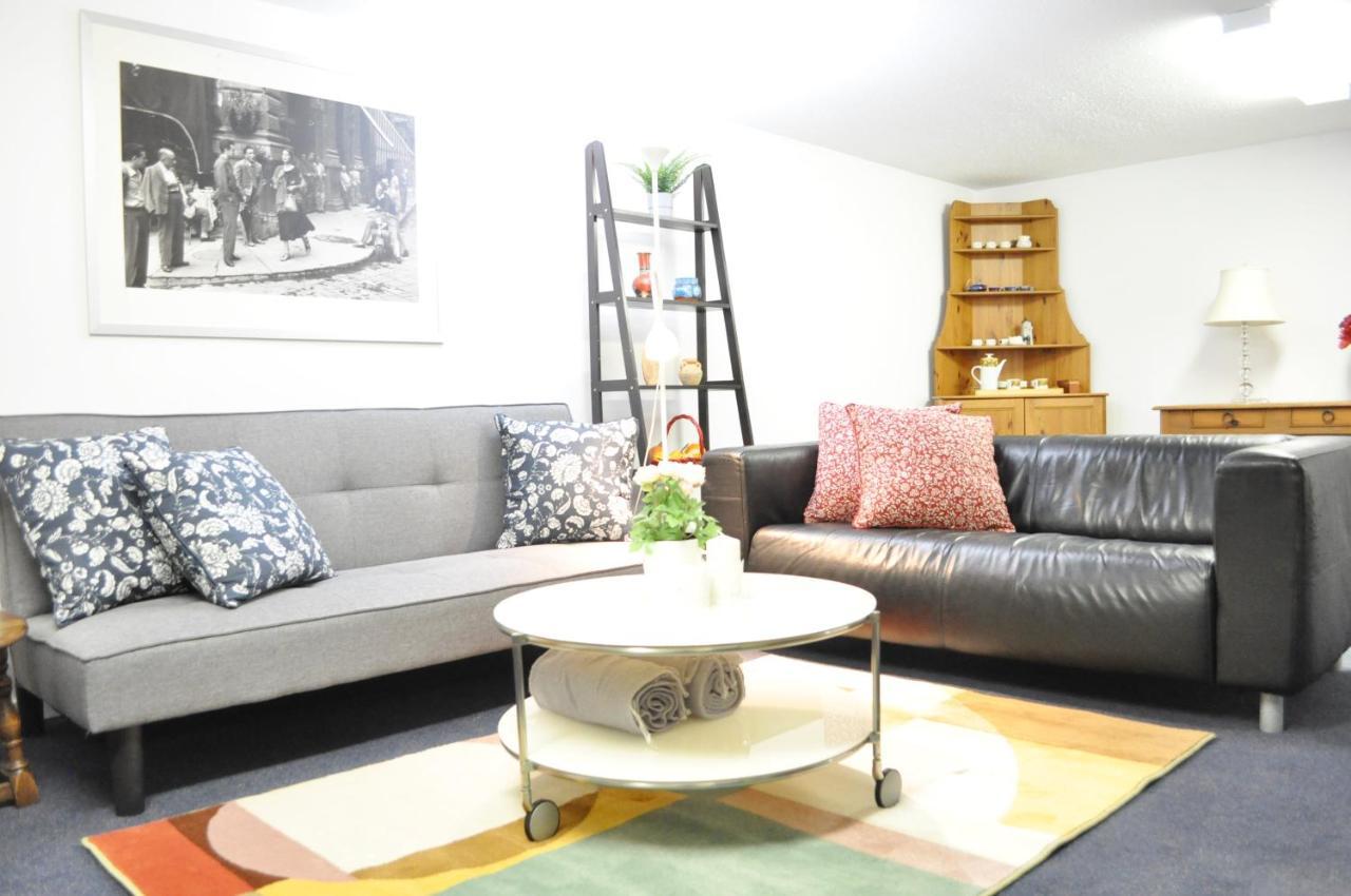 Spacious 2 Bedroom private basement suite in Lynn Canyon North Vancouver Buitenkant foto